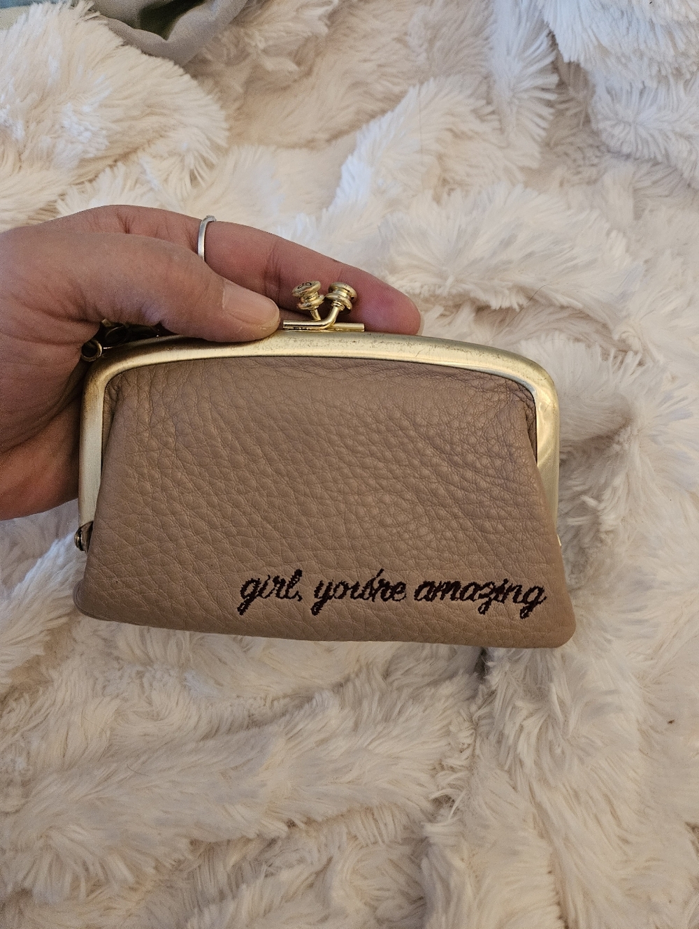 HOBO✨️Blush Leather Kiss-Lock Coin Purse - Picture 7 of 8